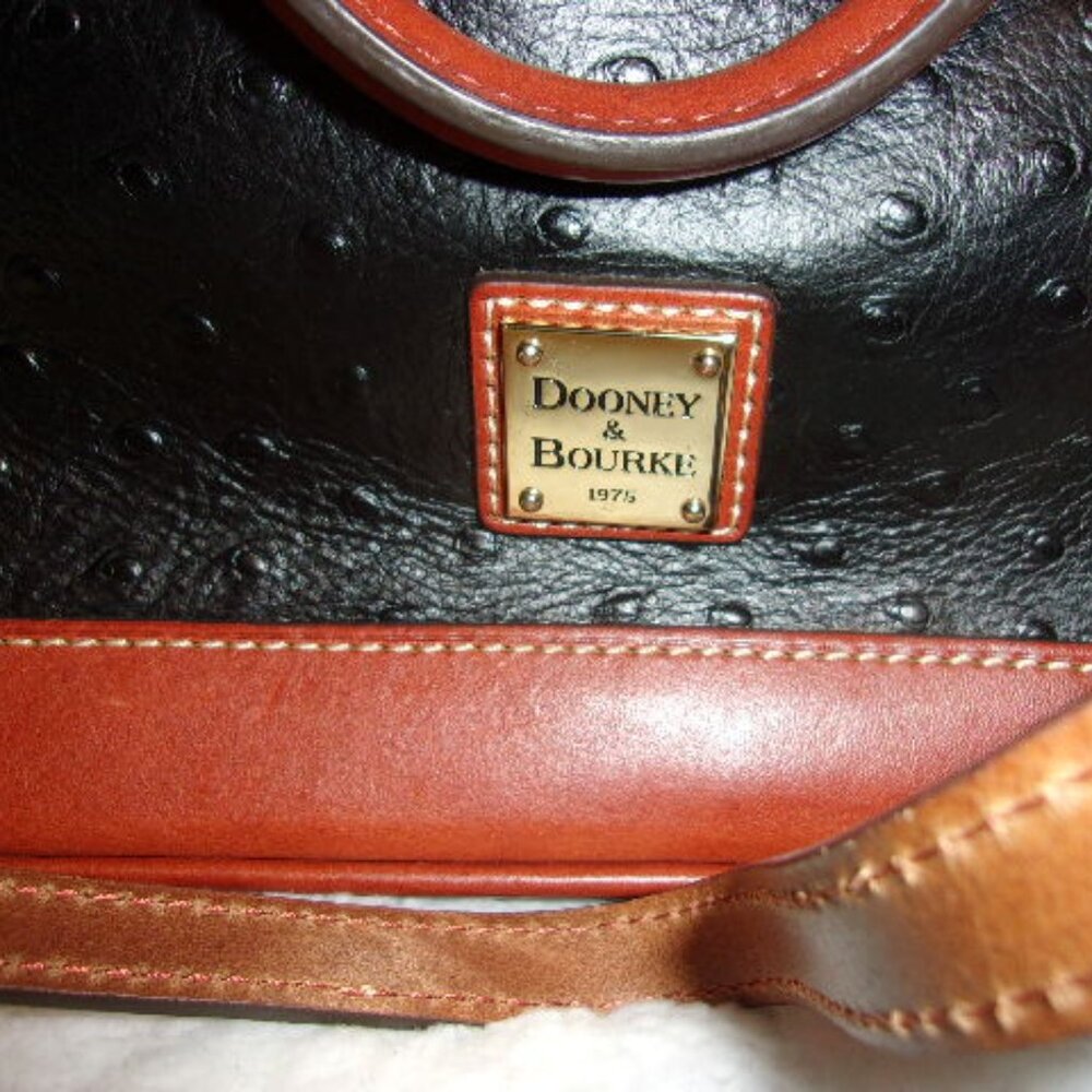 E-121 DOONEY&BOURKE OSTRITCH ZIP ZIP SATCHEL W/MATCHING WALLET - Picture 2 of 16